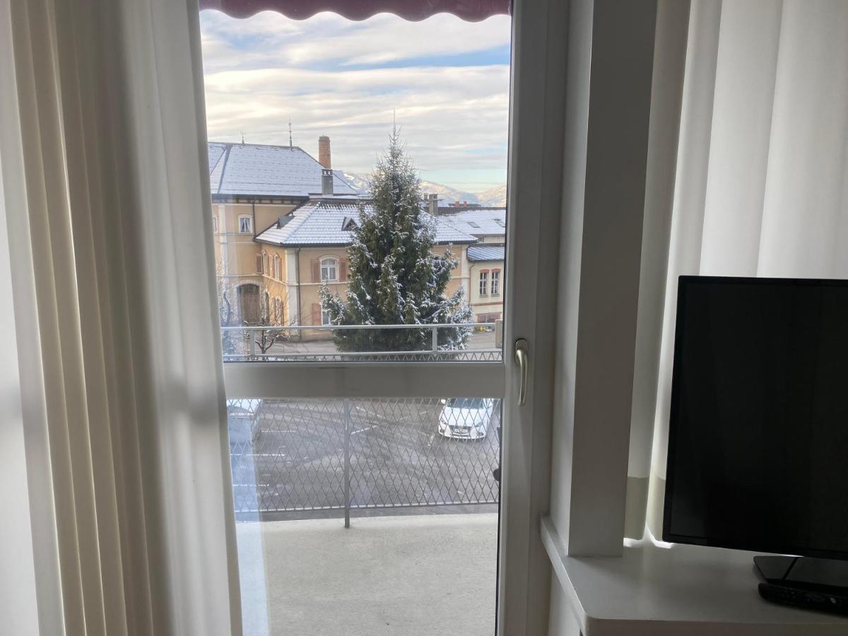 Zimmer & Appartements Am Schlossplatz Хоэнемс Экстерьер фото