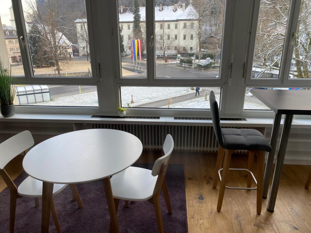 Zimmer & Appartements Am Schlossplatz Хоэнемс Экстерьер фото