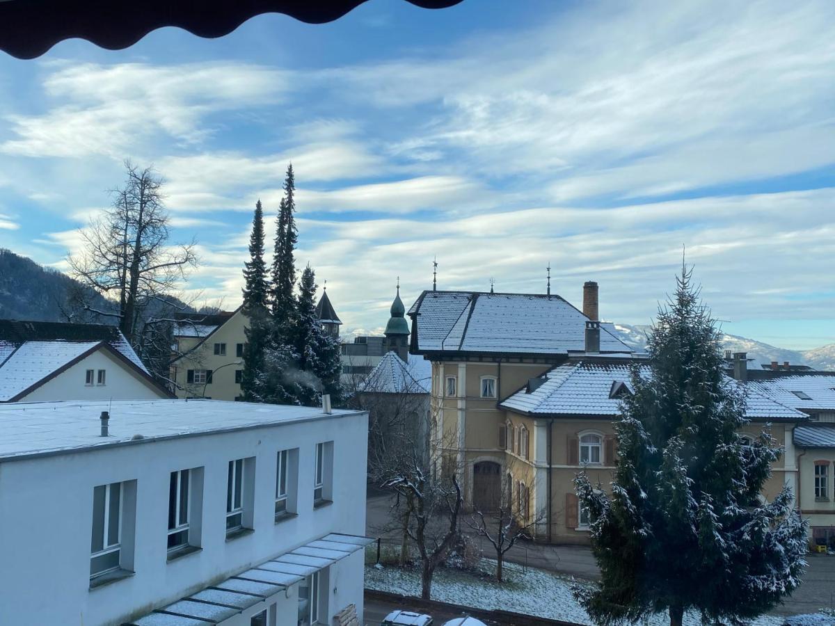 Zimmer & Appartements Am Schlossplatz Хоэнемс Экстерьер фото