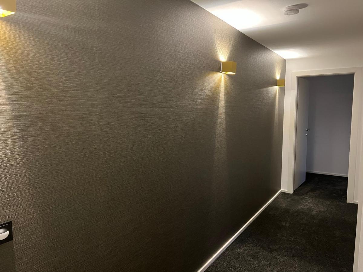 Zimmer & Appartements Am Schlossplatz Хоэнемс Экстерьер фото