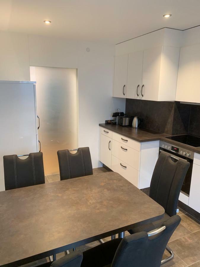 Zimmer & Appartements Am Schlossplatz Хоэнемс Экстерьер фото